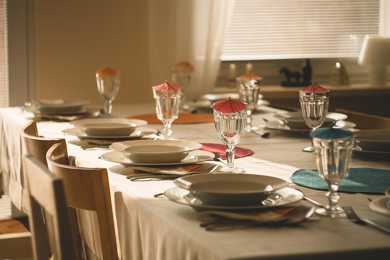 DIY Tablecloth Ideas for a Fresh Look Dining Area